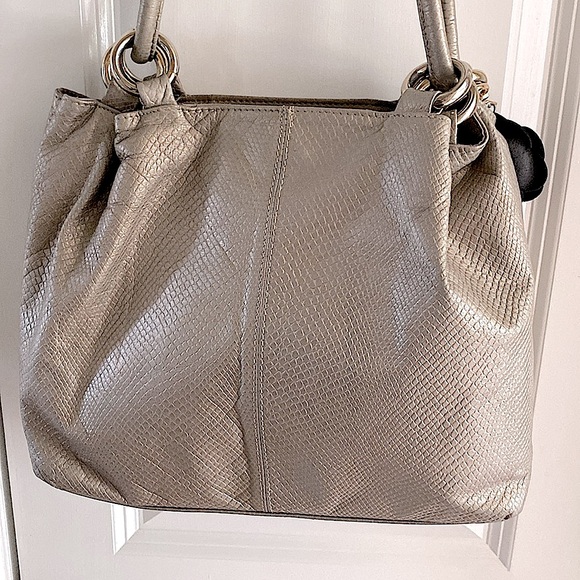 Vintage Vanessa bag made in Korea I added charm. - Picture 11 of 12